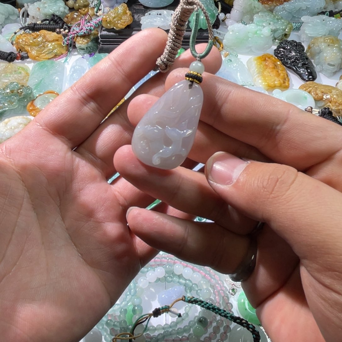 翡翠颈饰未镶嵌天然