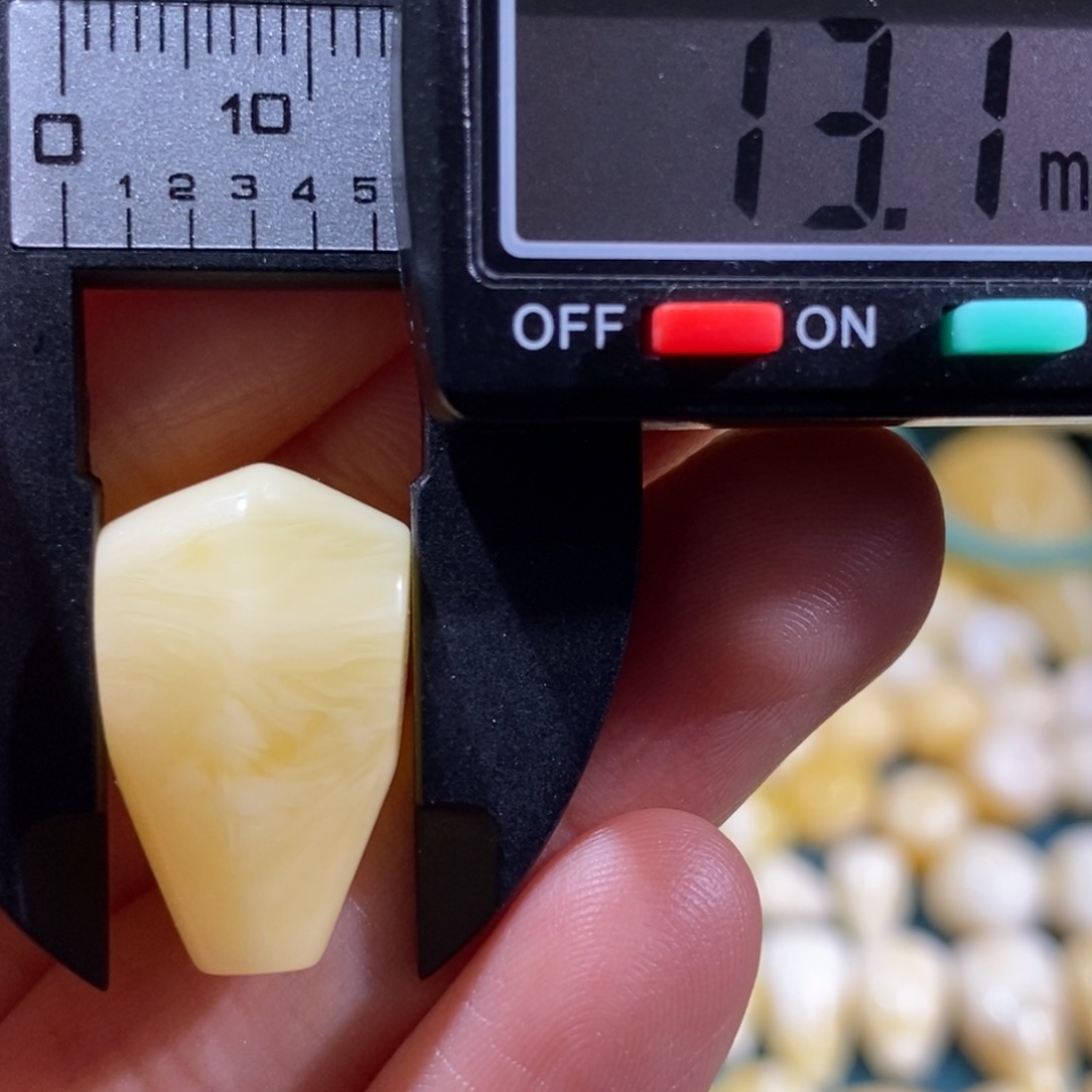 蜜蜡裸石未镶嵌配饰