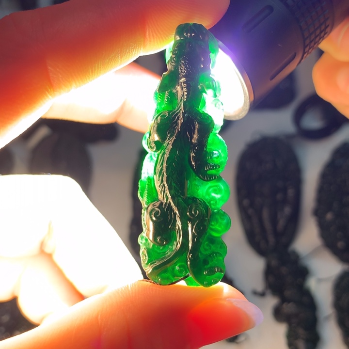 翡翠颈饰未镶嵌貔貅