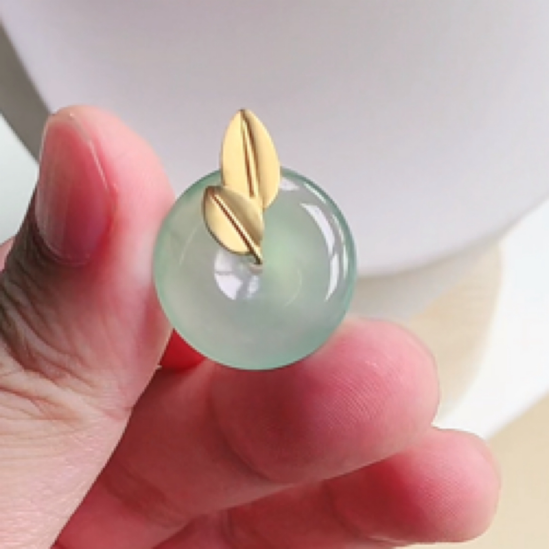 缅甸天然翡翠吊坠