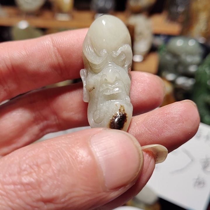 和田玉未镶嵌手工雕刻挂件用****郭