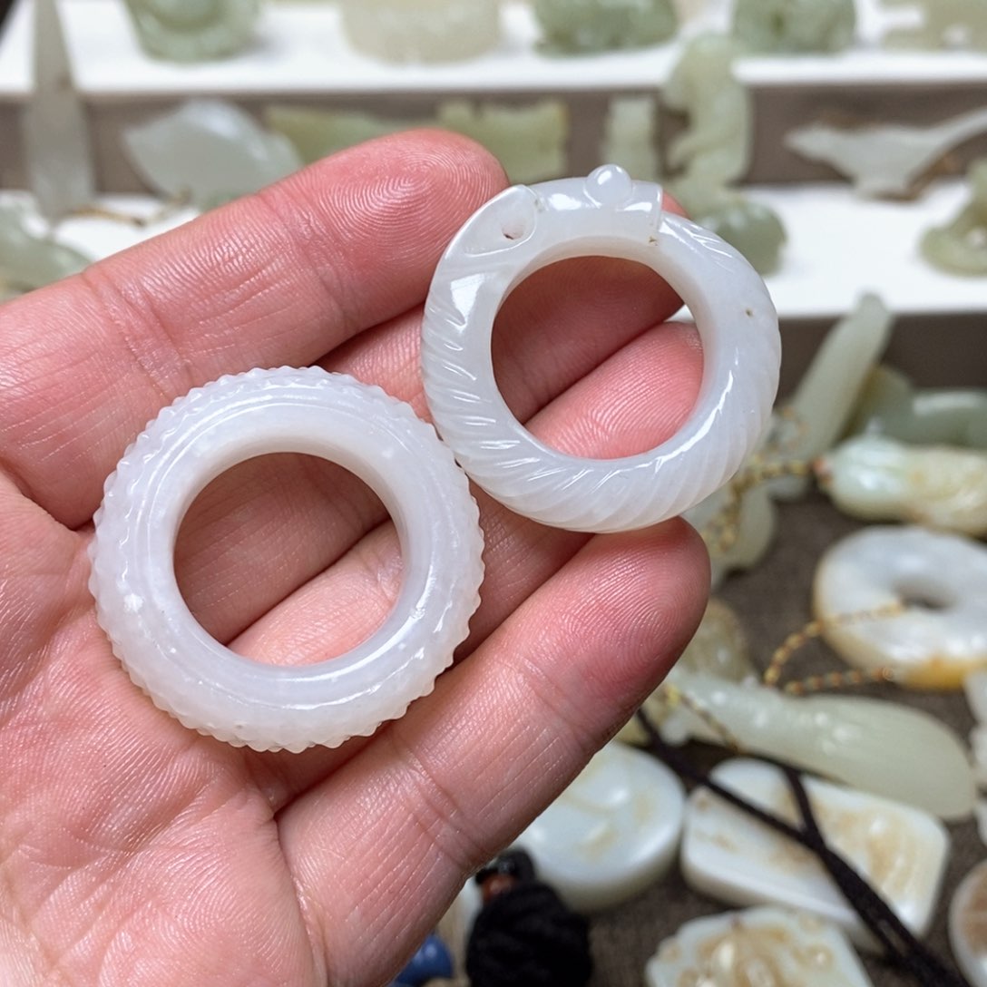 和田玉颈饰未镶嵌日**堂