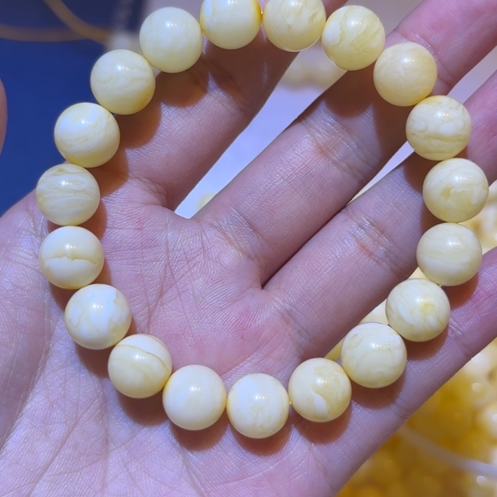 琥珀未镶嵌颈饰蜜蜡