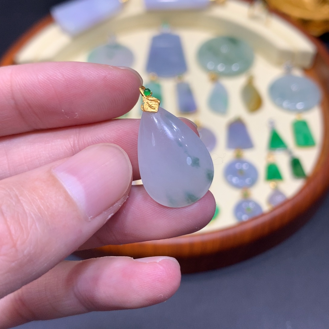 翡翠吊坠(不含链)18K金镶嵌