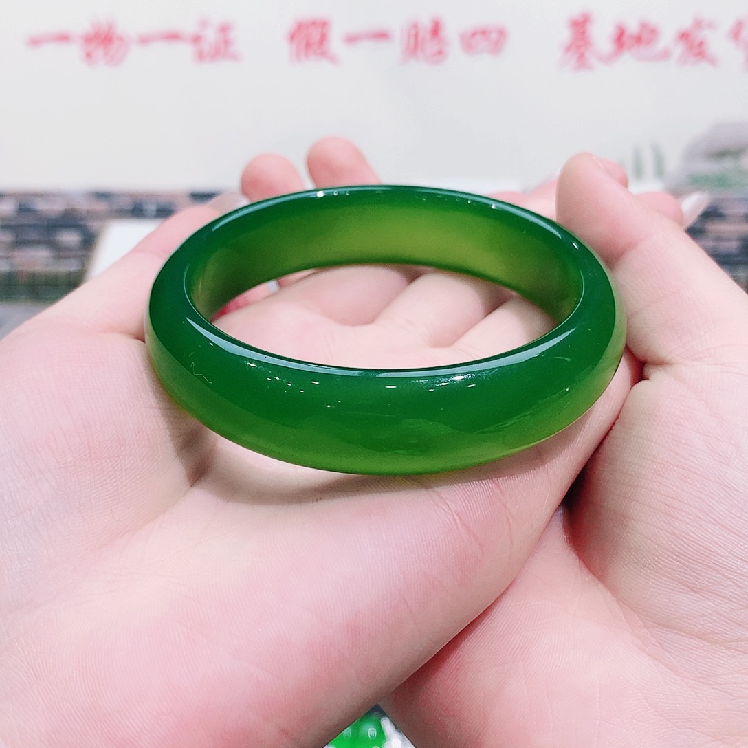 玛瑙/玉髓纯天然珠宝玉石满绿手镯61圈口未镶嵌华**章