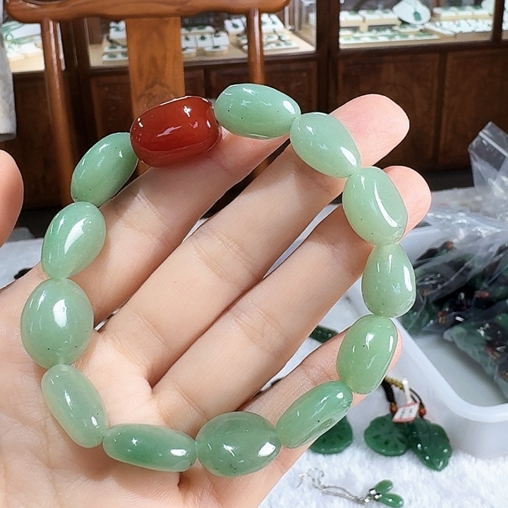 锡***家密玉（石英质玉）未镶嵌颈饰