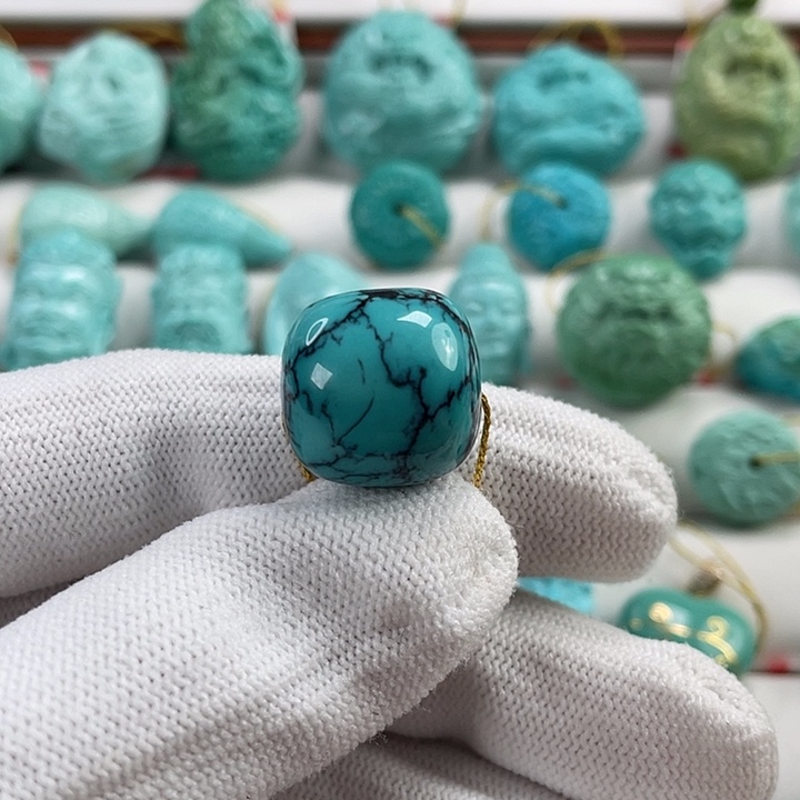 绿松石未镶嵌颈饰