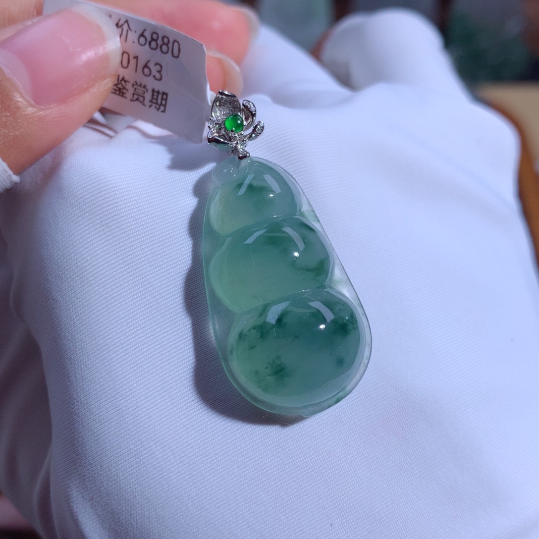 翡翠颈饰18K金镶嵌福豆