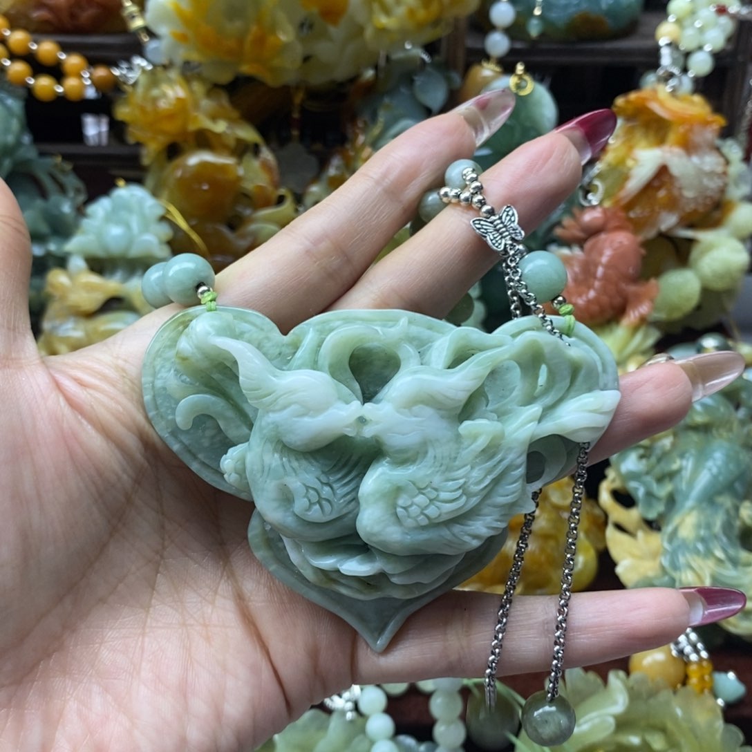 蛇纹石玉挂件未镶嵌