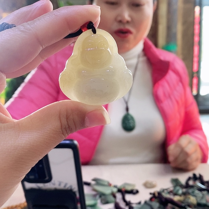 密玉（石英质玉）颈饰未镶嵌