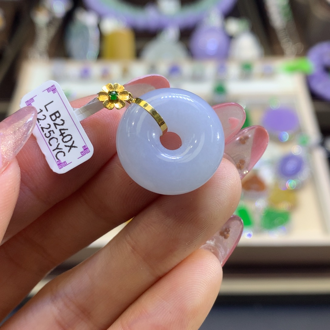 翡翠颈饰18K金镶嵌翡翠