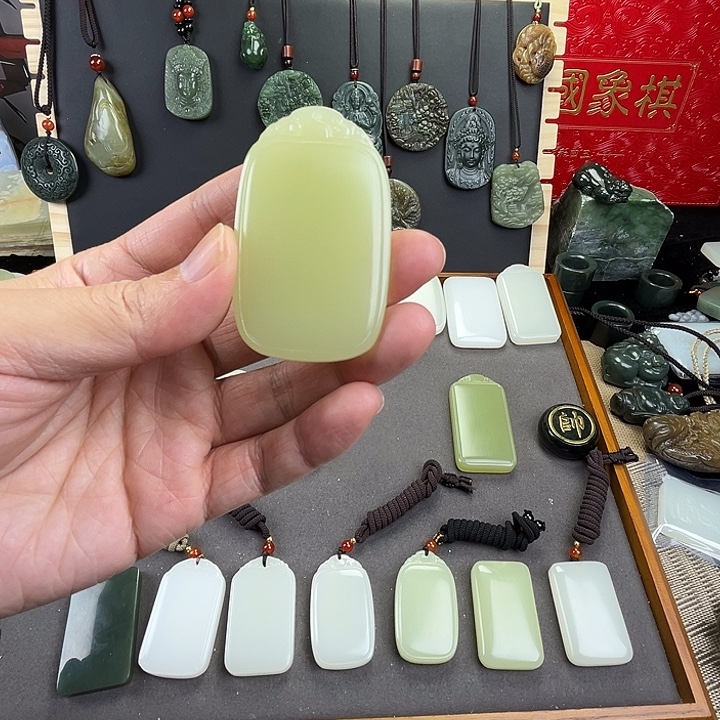 奶***奶玉黄四六圆头祥云牌