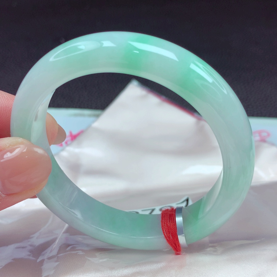 翡翠手镯未镶嵌手镯88