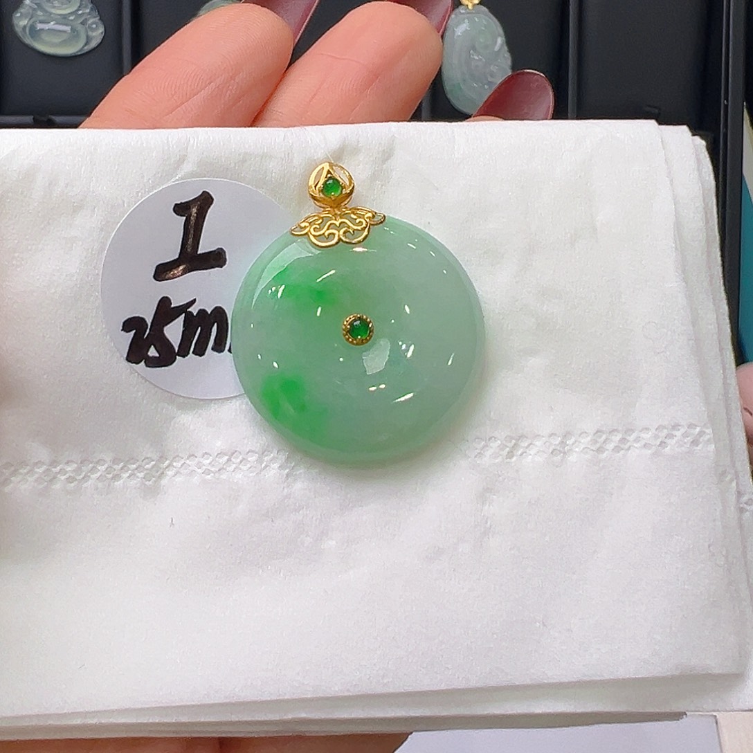 翡翠18K金镶嵌颈饰