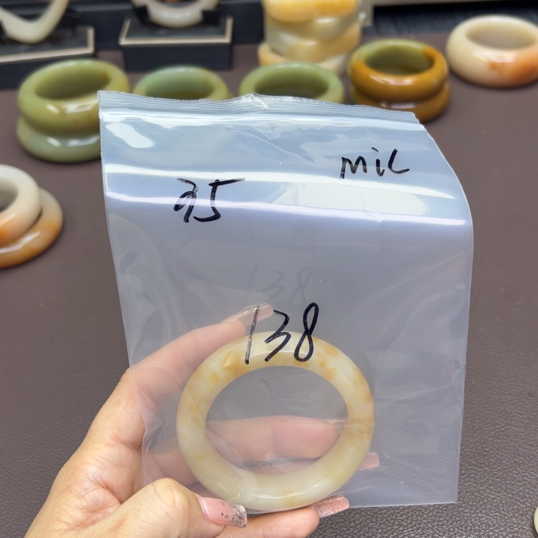 石英质玉手镯未镶嵌M***?