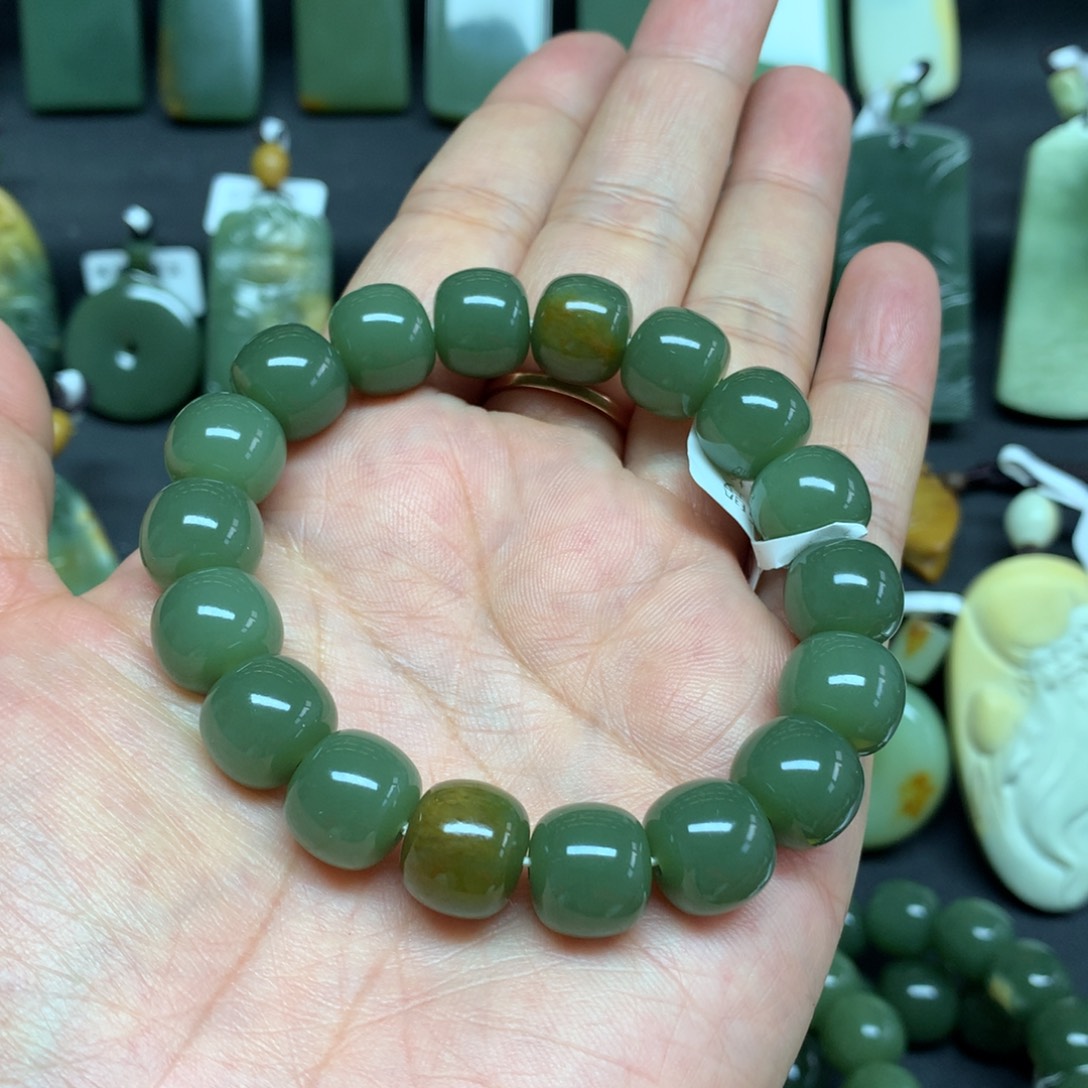 岫岩河磨玉（透闪石质玉）手链未镶嵌