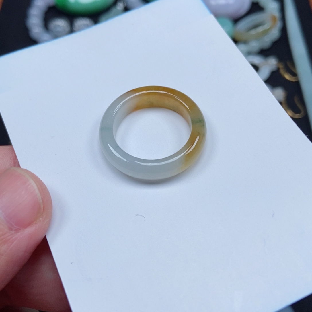 愿***往翡翠未镶嵌颈饰戒指