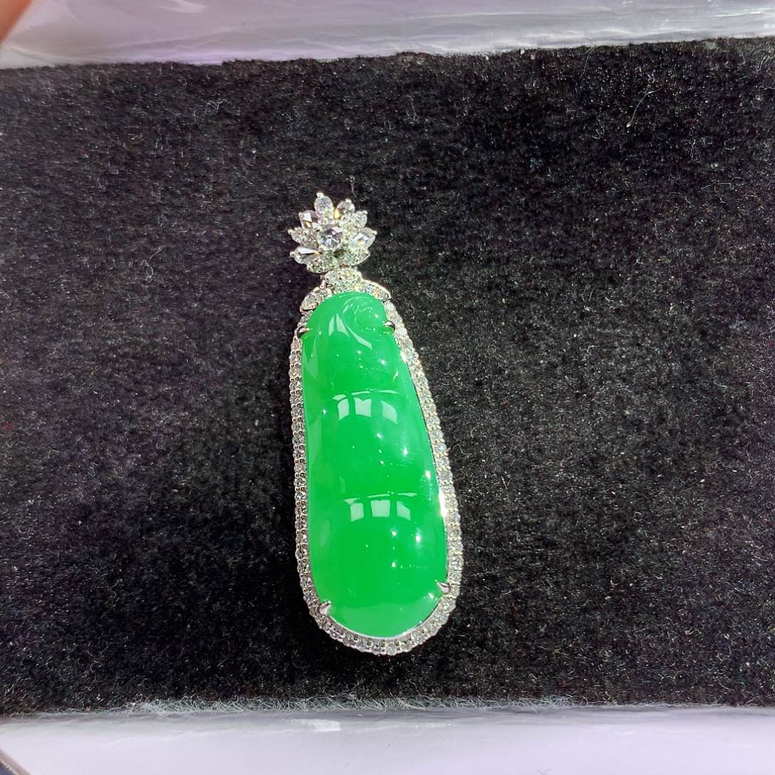 翡翠18K金镶嵌吊坠(赠链)