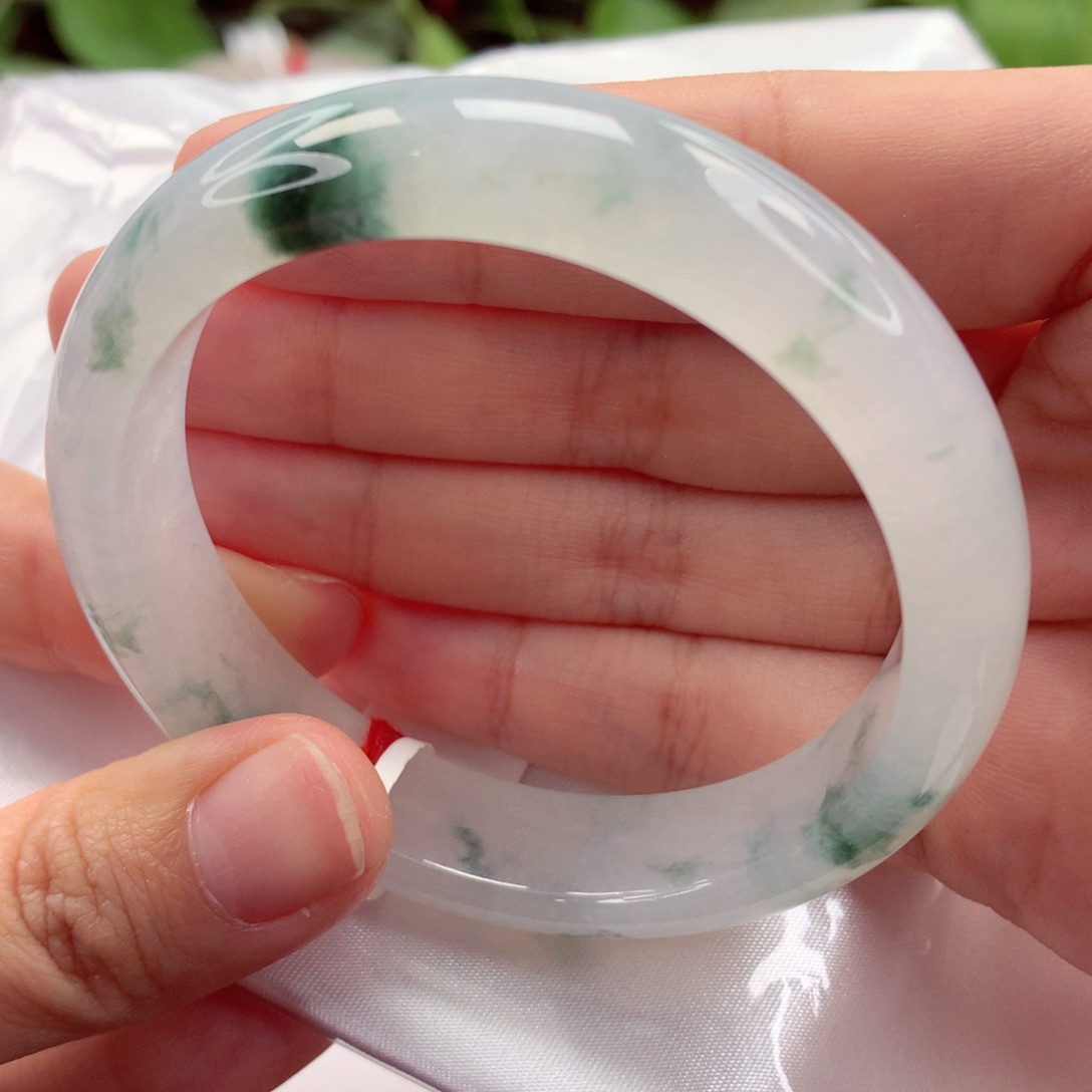 翡翠手镯未镶嵌白为底 青花点缀 喵