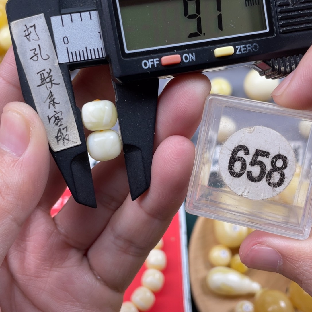 蜜蜡珠宝奇石未镶嵌