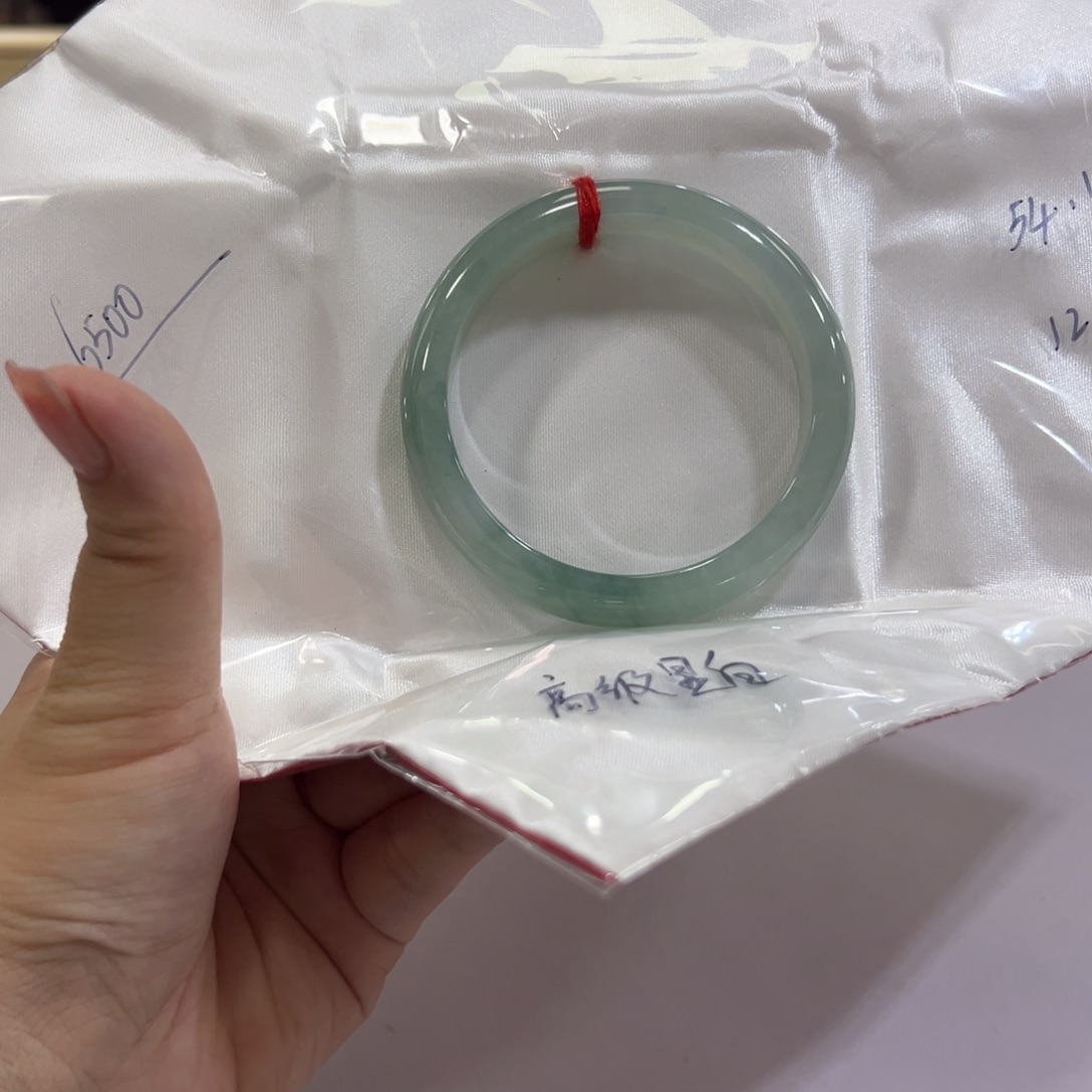 又***子翡翠手镯未镶嵌手镯