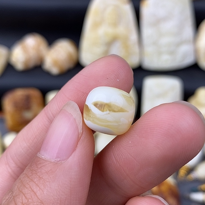 琥珀未镶嵌裸石12金瓷白老邢c961