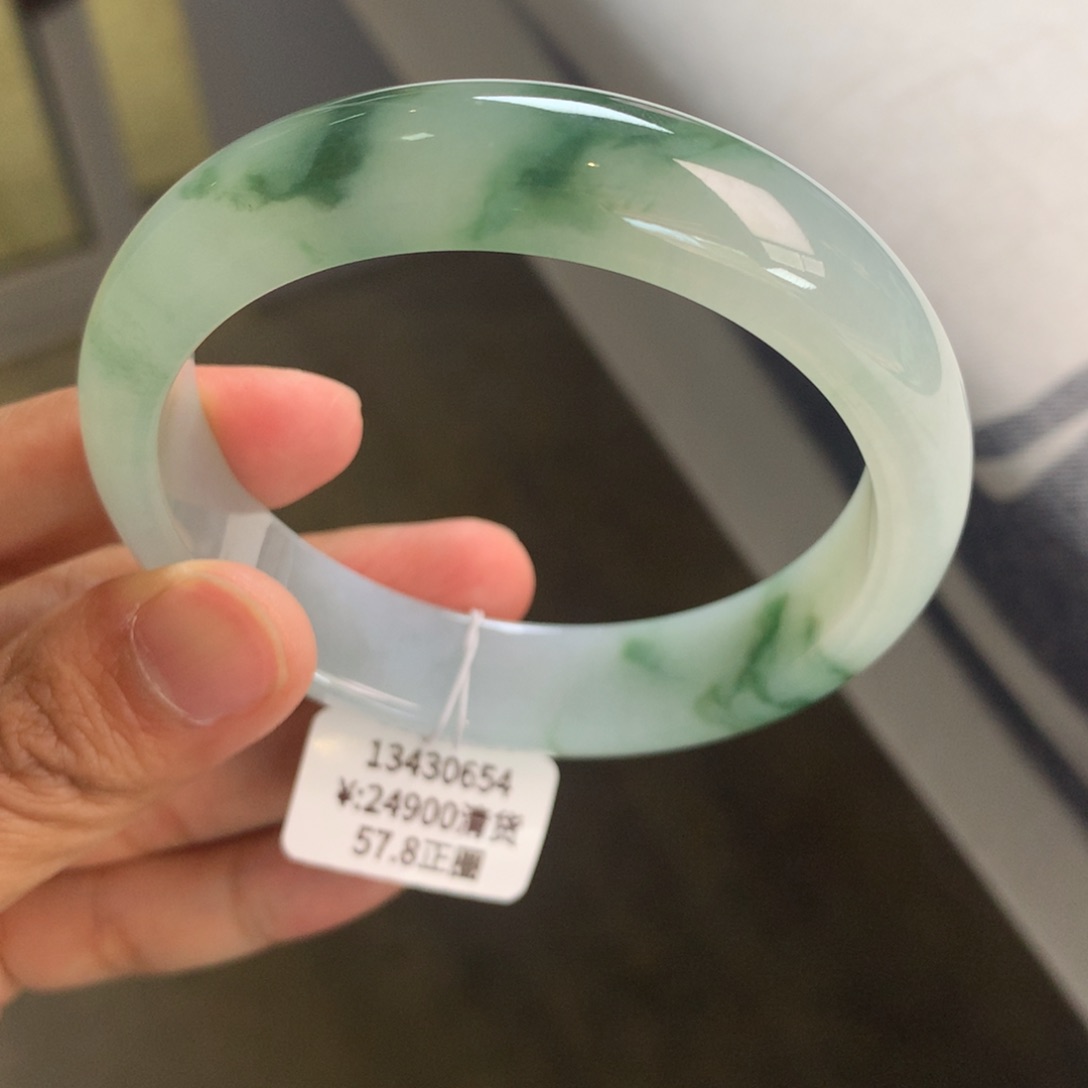 翡翠手镯未镶嵌冰飘绿花手镯