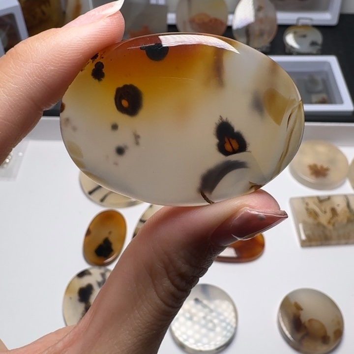 玛瑙/玉髓未镶嵌珠宝奇石