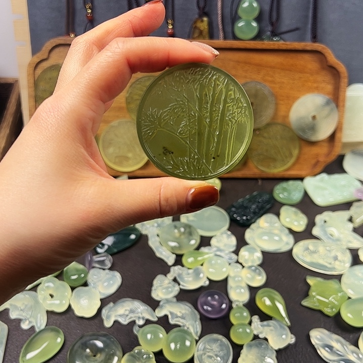 蛇纹石玉合金颈饰