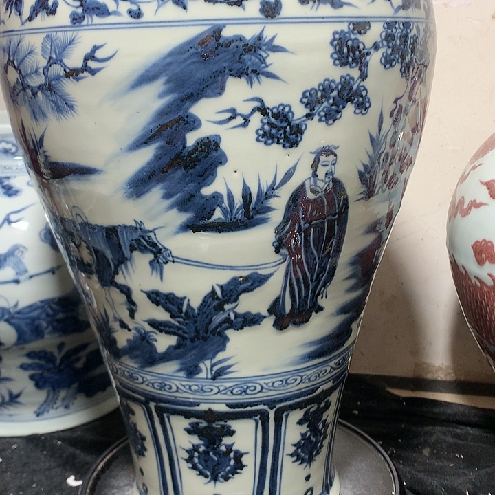 瓶青花人物图瓷瓶