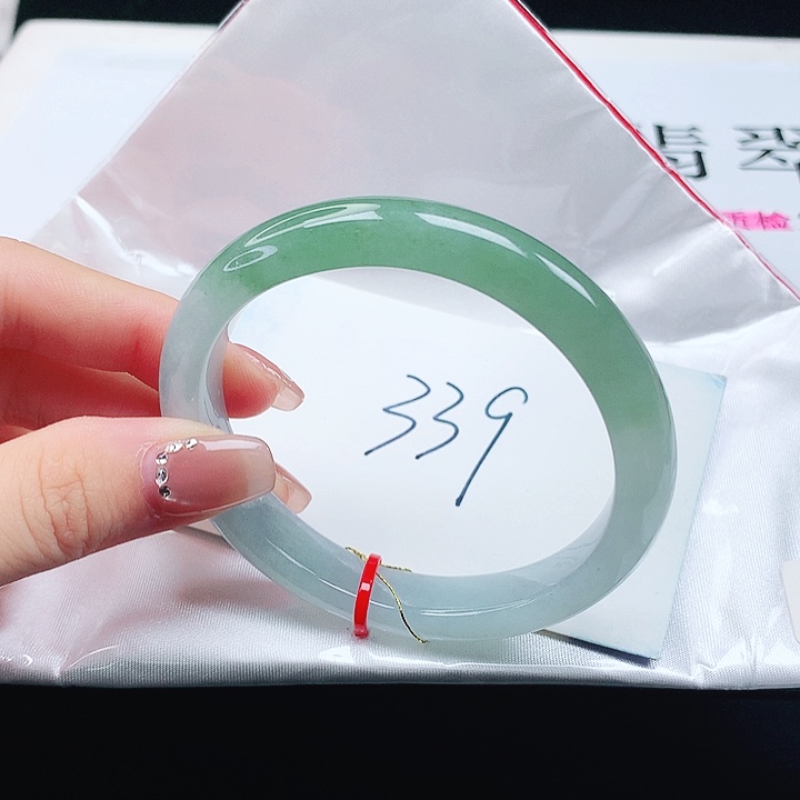 翡翠手镯（贵妃镯）未镶嵌缅甸天然a货手镯56+