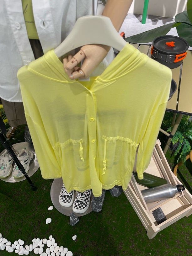 连帽常规款连帽长袖开衫黄色轻薄防晒服外套连帽开衫防晒