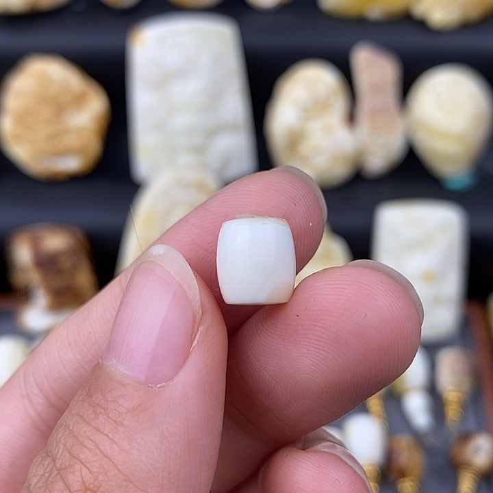 琥珀未镶嵌裸石8瓷白直切b114