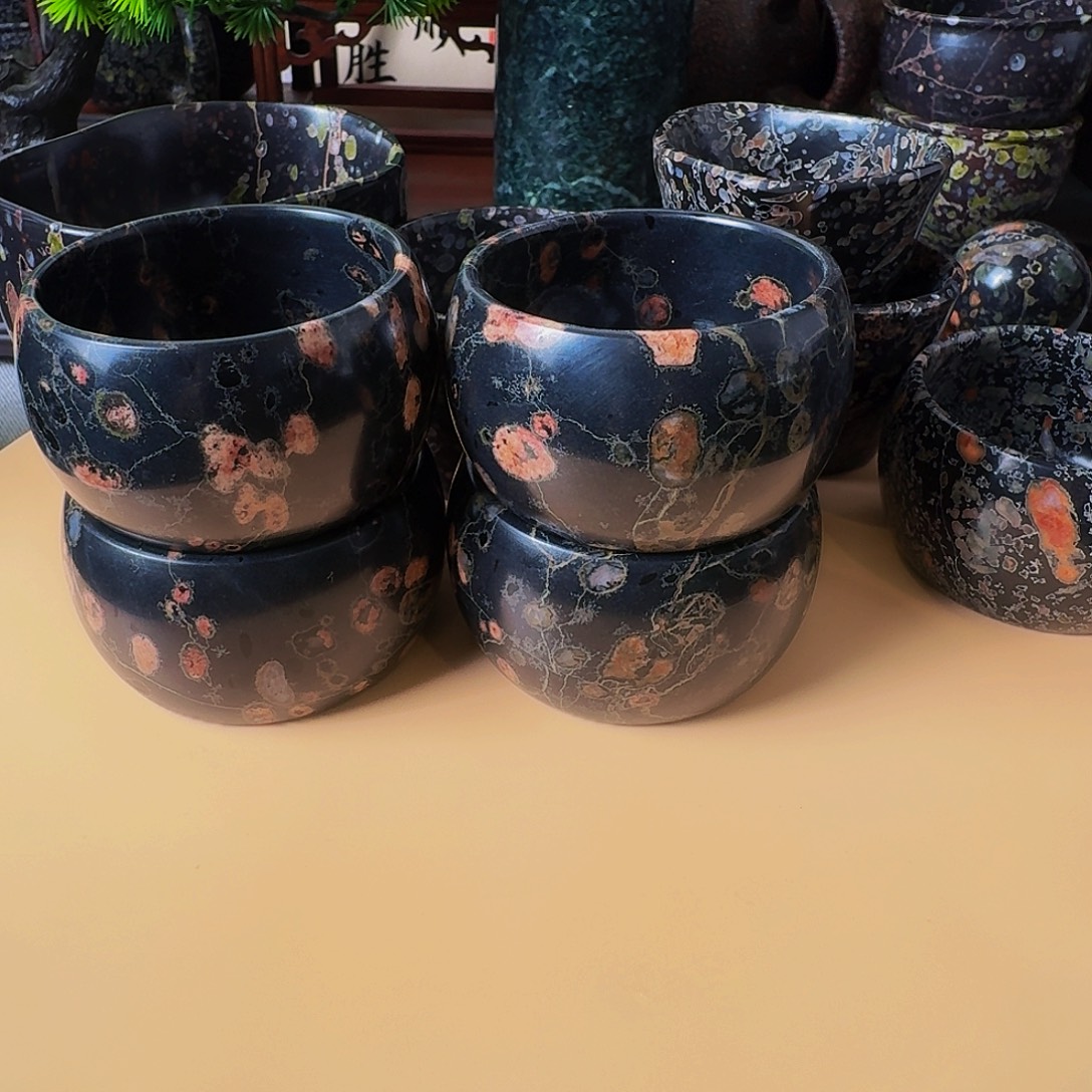 伊***V梅花玉精美小鼓杯