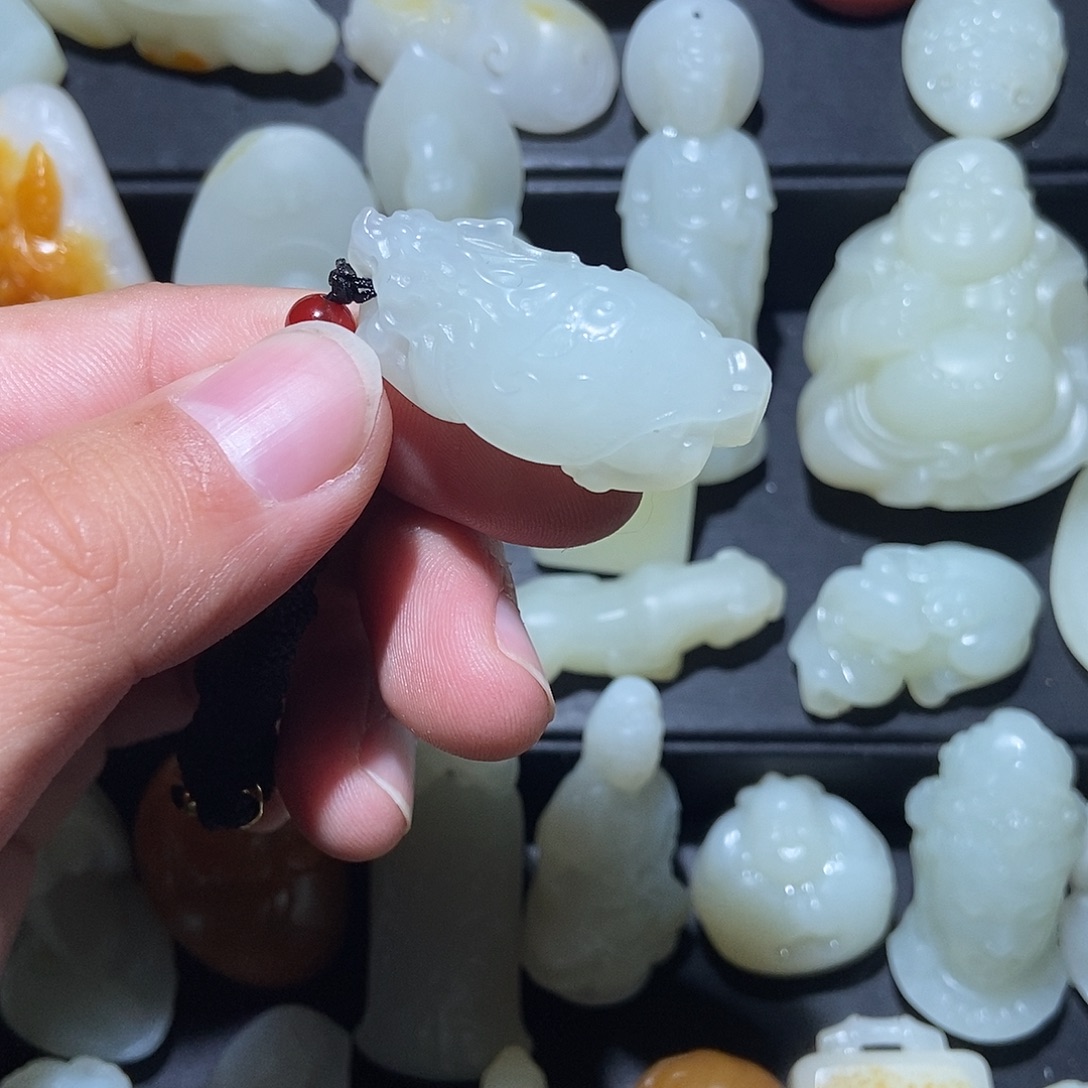 邳***业和田玉未镶嵌颈饰