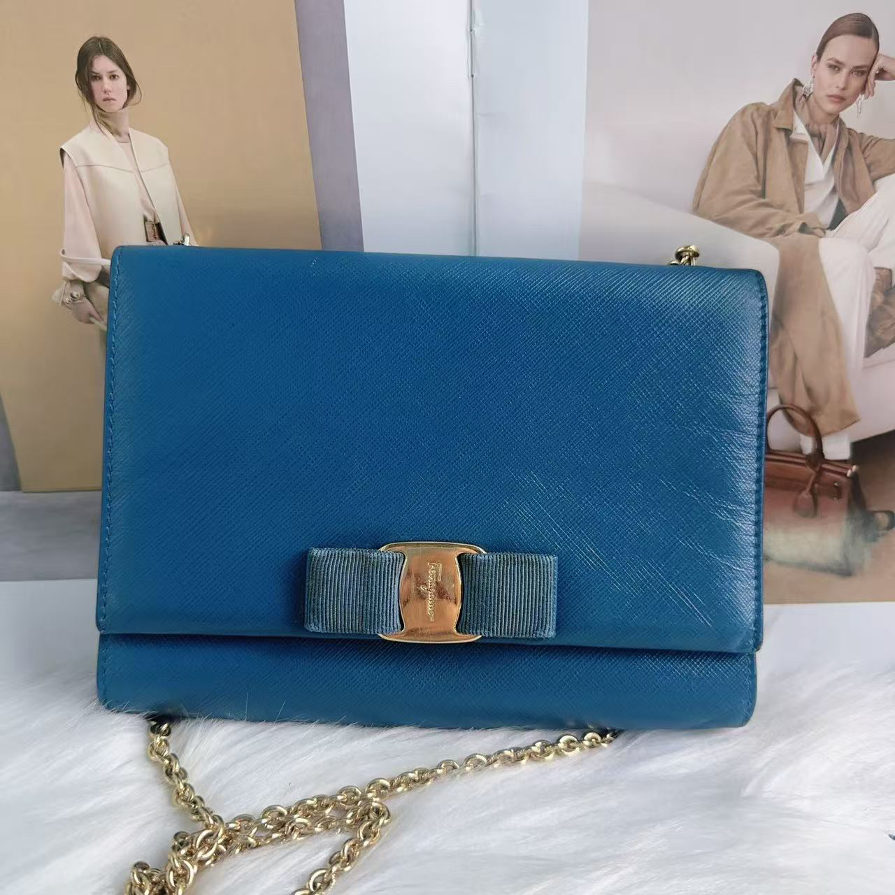 95新 FERRAGAMO/菲拉格慕 菲拉格慕蓝色单肩包