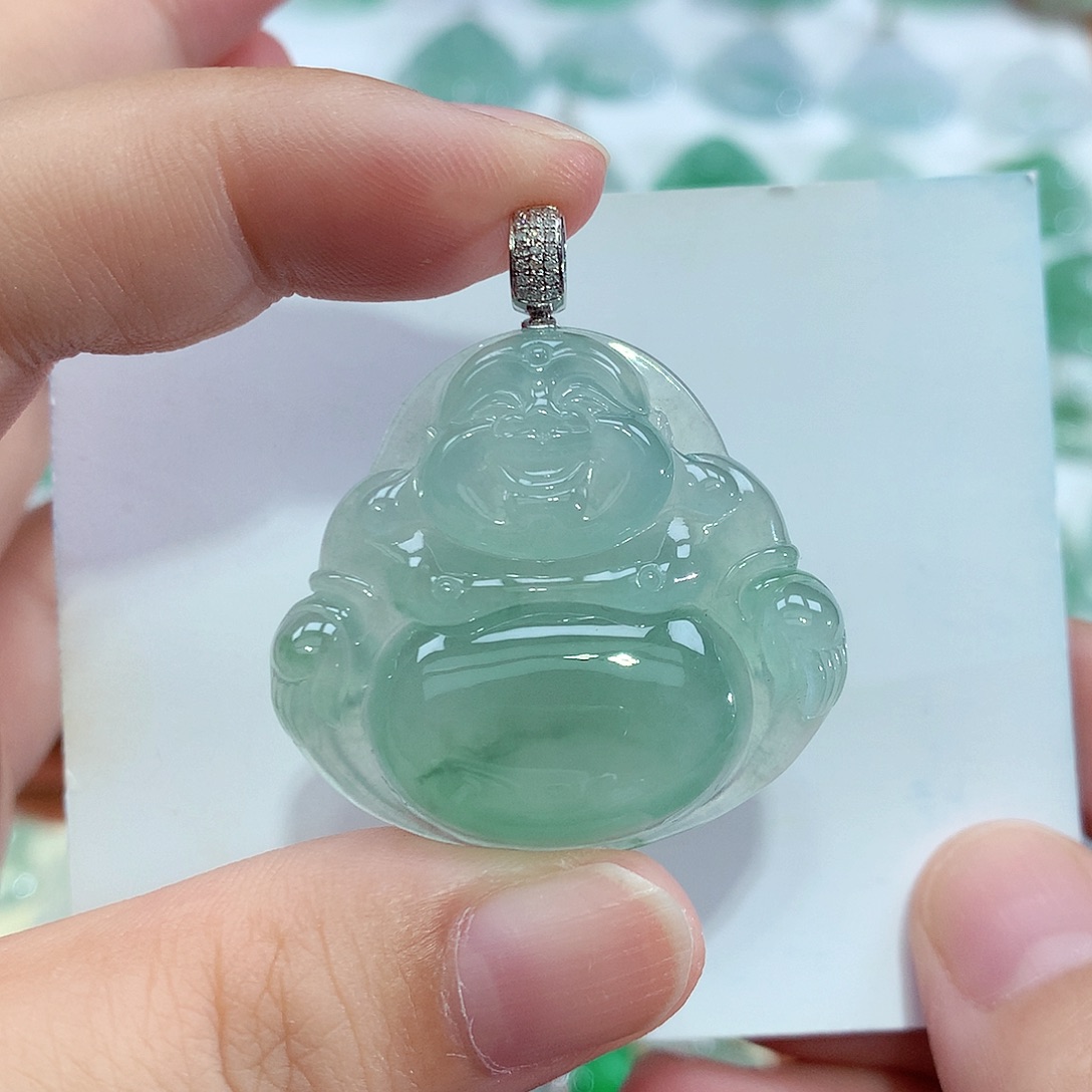 颈饰18K金镶嵌翡翠佛