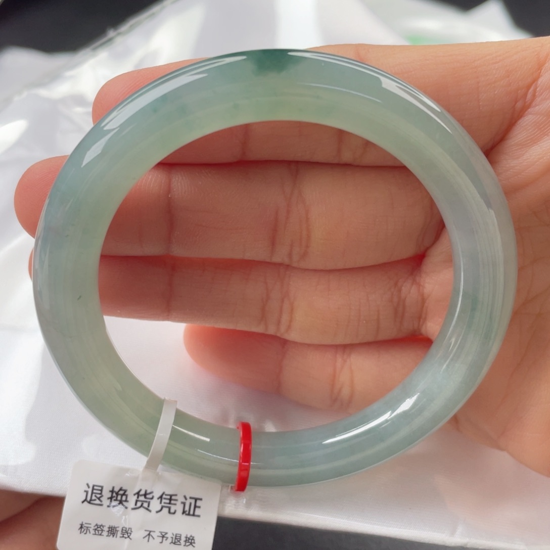 翡翠手镯（圆镯）未镶嵌53.6圈