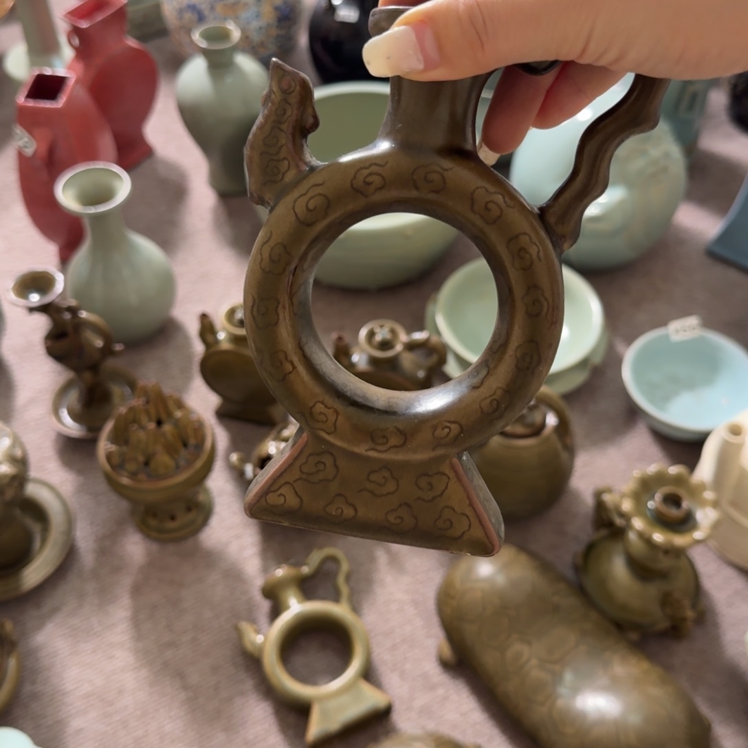 摆件底部制订微瑕不介意去拍哈哈