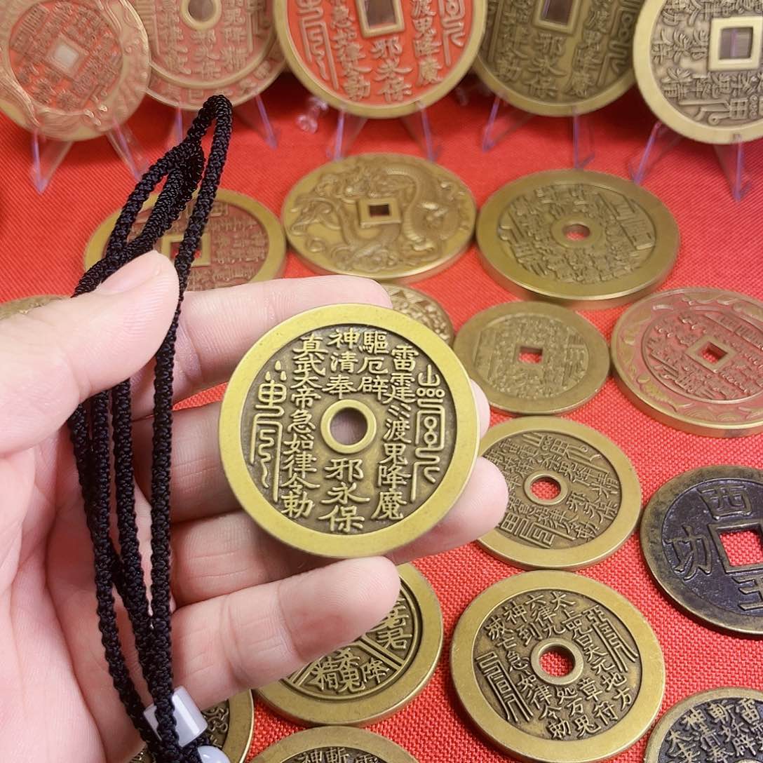 ?**光真武花钱币老铜材质挂饰