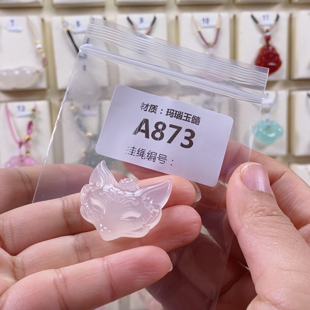 爱***蓝玛瑙/玉髓未镶嵌颈饰