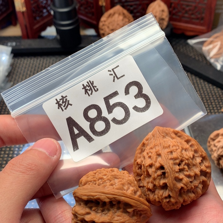 吊坠文玩核桃牡丹纹