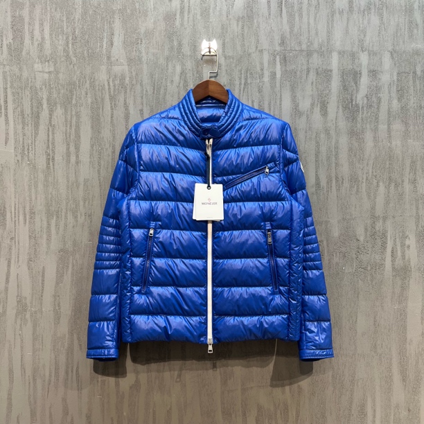 99新 MONCLER 蒙口蓝色白拉链亮面羽绒服4码 Z00790
