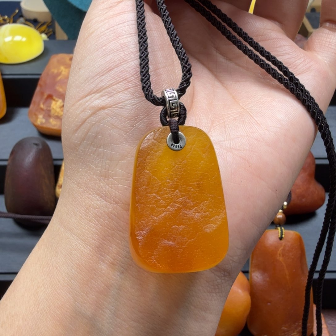 琥珀吊坠(赠链)未镶嵌