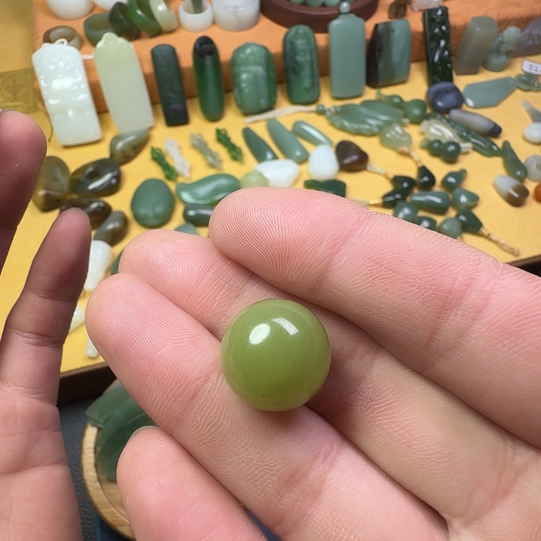 艺***博和田玉未镶嵌颈饰