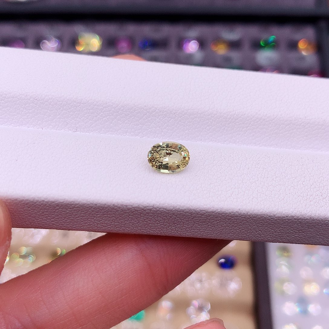 彩色蓝宝石裸石未镶嵌