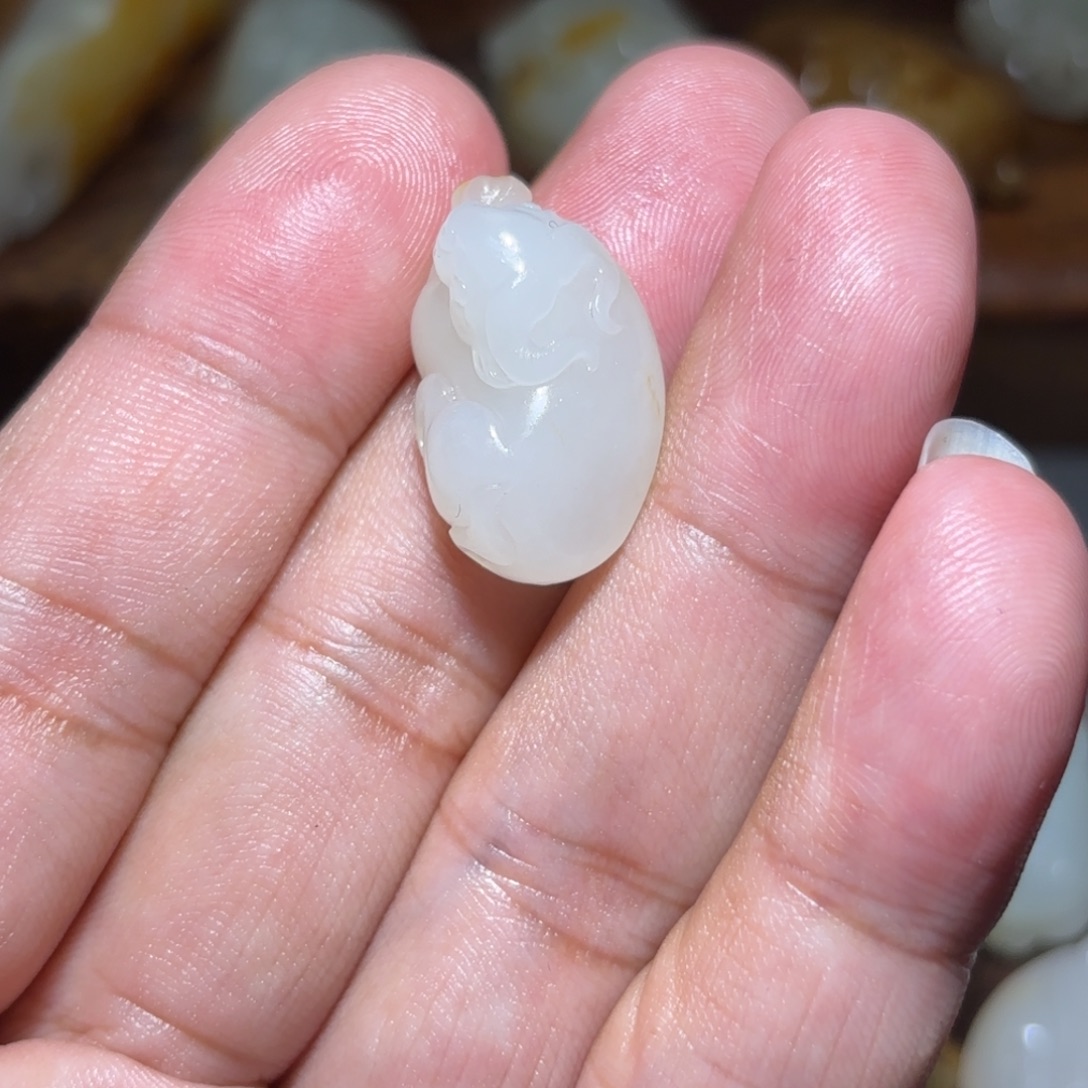 浩***瀚和田玉未镶嵌颈饰
