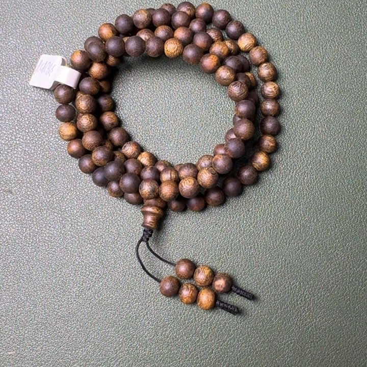 沉香手串福****哈海南张勺子树心油沉水浮老料23克