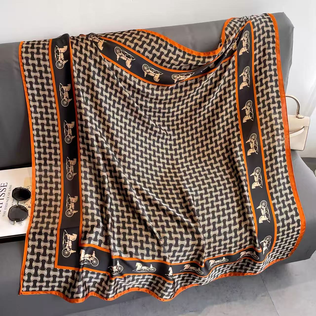 A063【橙边马车】70*70 左右 布料