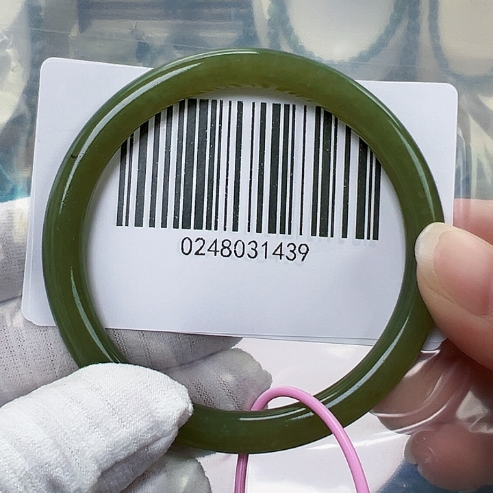 和田玉未镶嵌手镯包容60